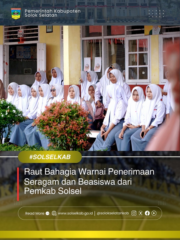 Raut Bahagia Warnai Penerimaan Seragam dan Beasiswa dari Pemkab Solsel